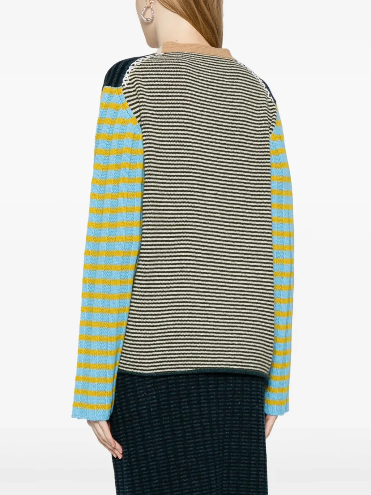 YANYAN KNITS ロゴ刺繍Vネックカーディガン - 画像4