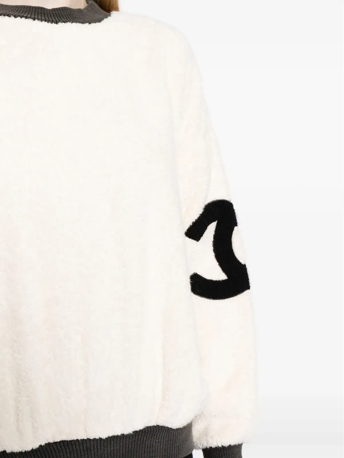 CHANEL ビンテージ 1992年製 インターロッキング CC ロゴ入り フェイクシャーリング スウェットシャツ - ニュートラルカラー - 画像5