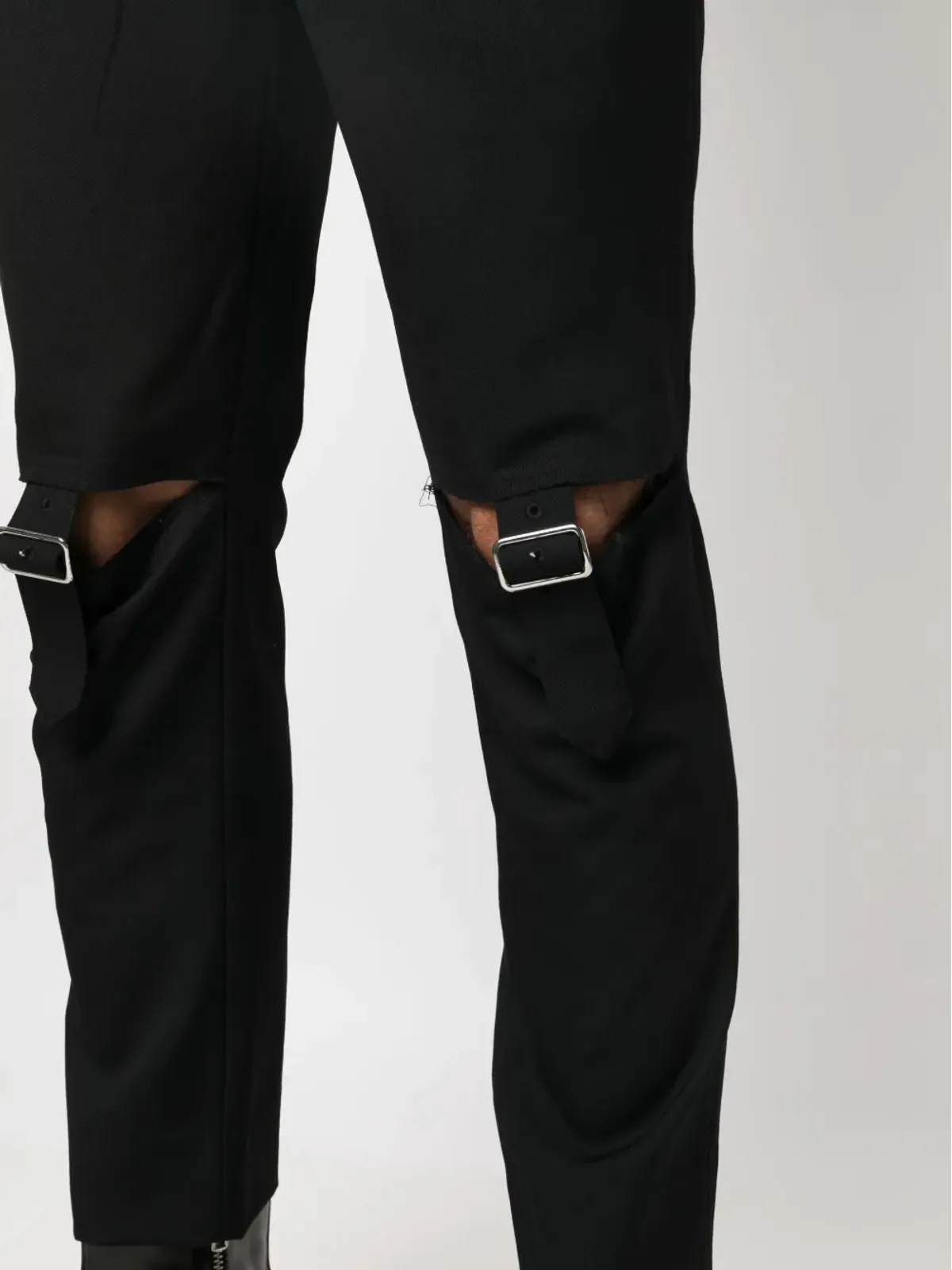 Black Comme Des Garçons カットアウトバックルディテール スキニーパンツ - 画像5