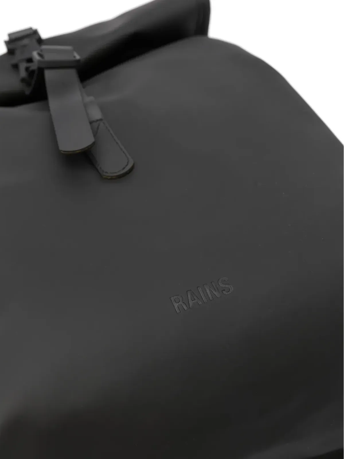 Rains ミニ ロールトップ リュック ロゴエンボス バックパック - ブラック - 画像3