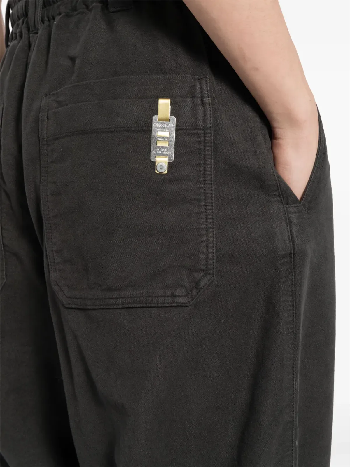 OBJECTS IV LIFE ロゴプレート付きワイドレッグパンツ - 画像5