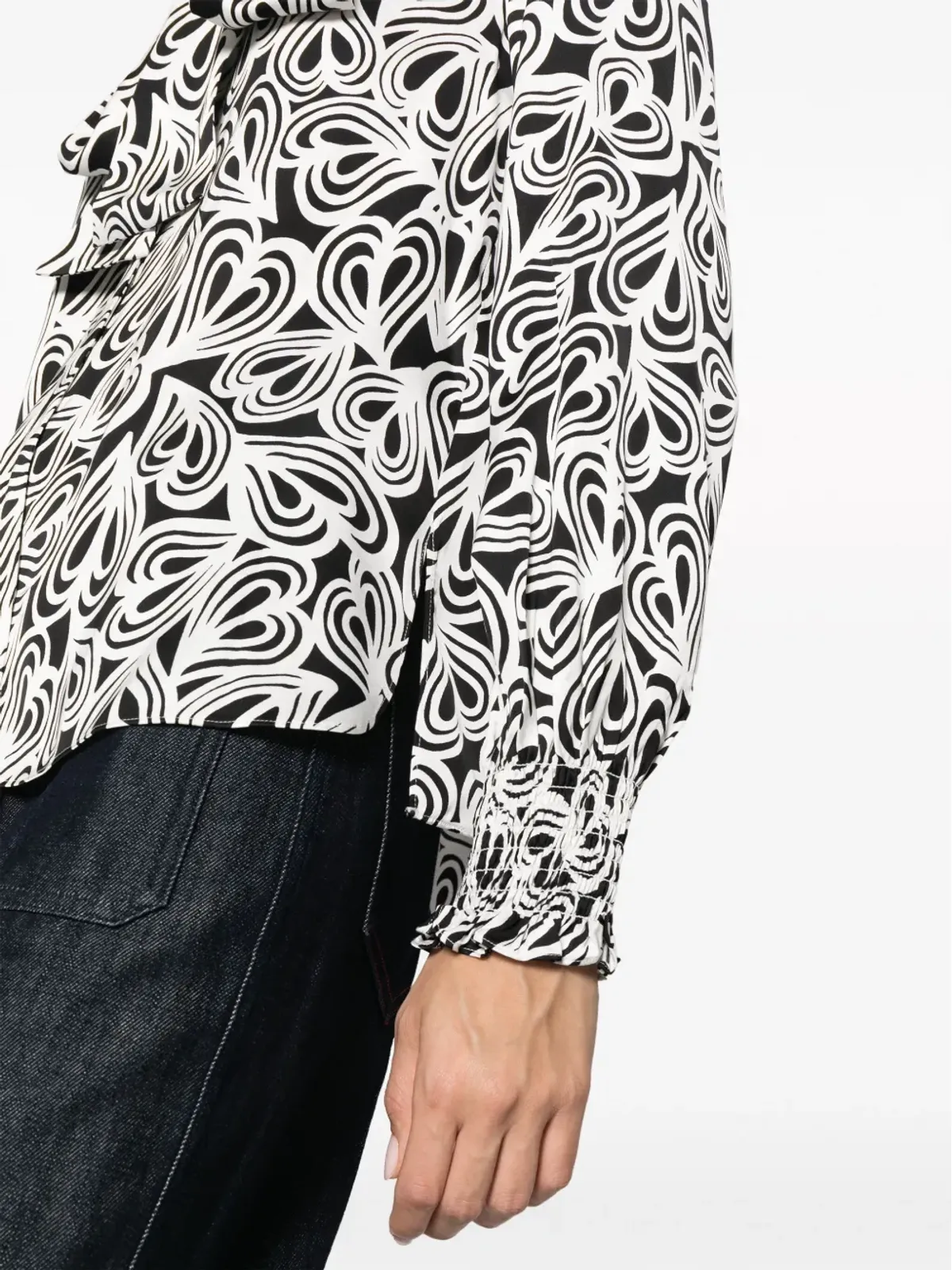 DVF Diane von Furstenberg Tinaハート柄シャツ（ブラック） - 画像5