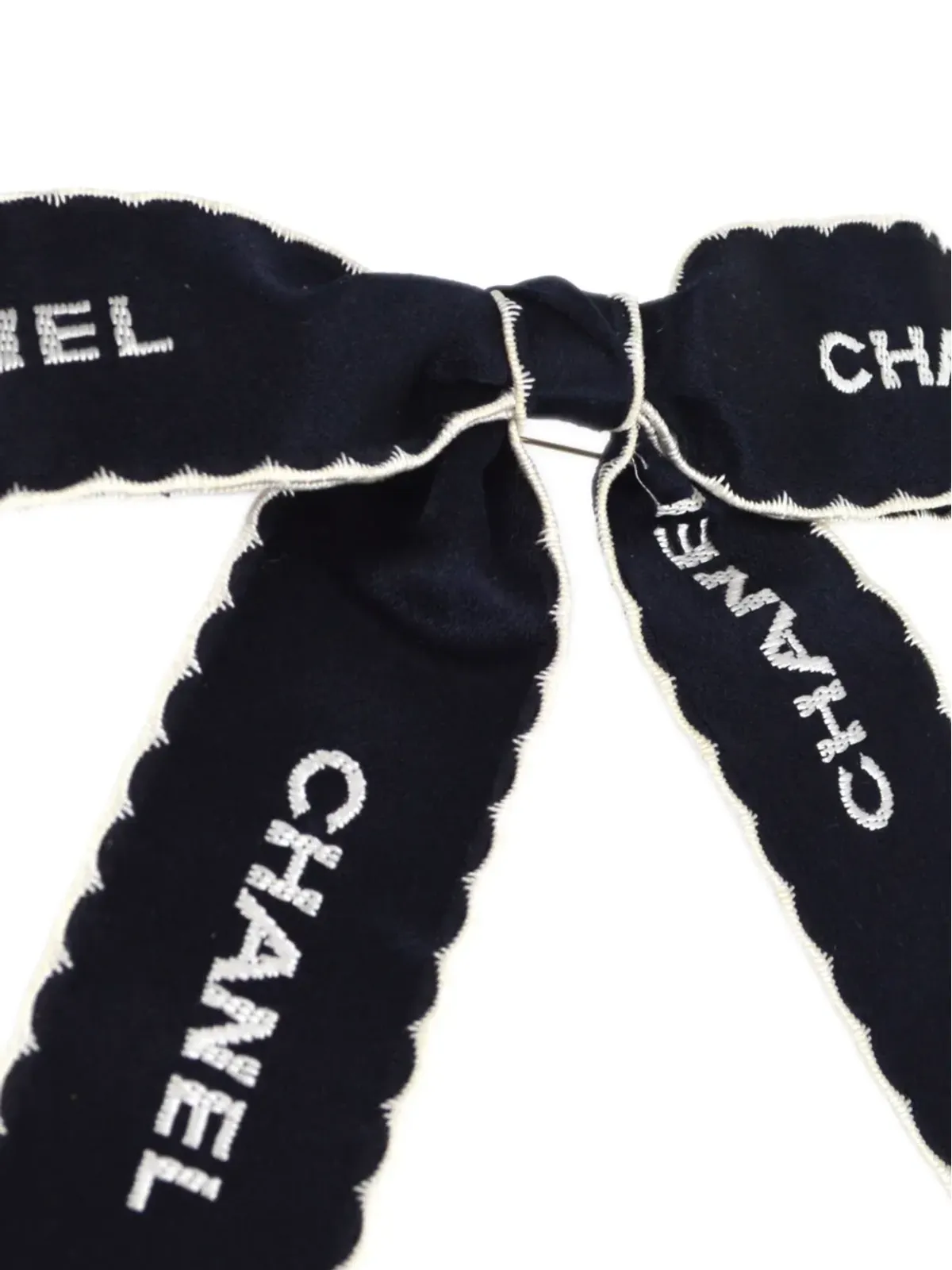 CHANEL ビンテージ 1994 ロゴ刺繍 リボン ブローチ - 画像2