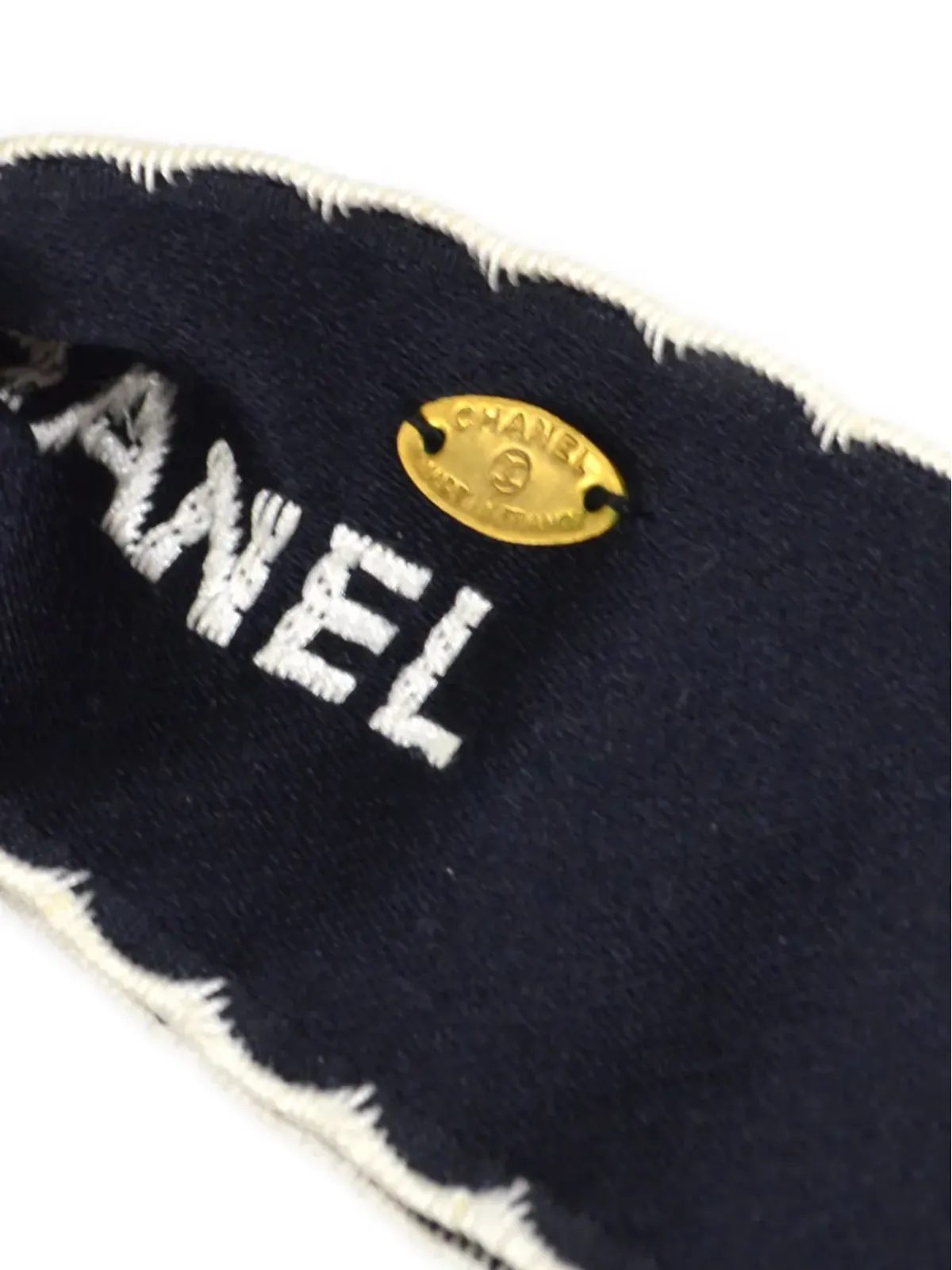 CHANEL ビンテージ 1994 ロゴ刺繍 リボン ブローチ - 画像4