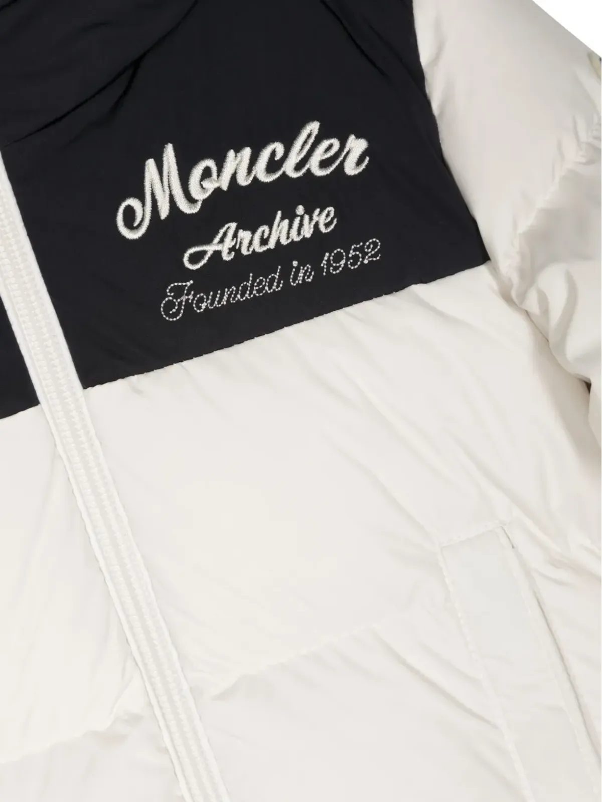 Moncler Enfant ロゴ刺繍フード付きパデッドコート - 画像3