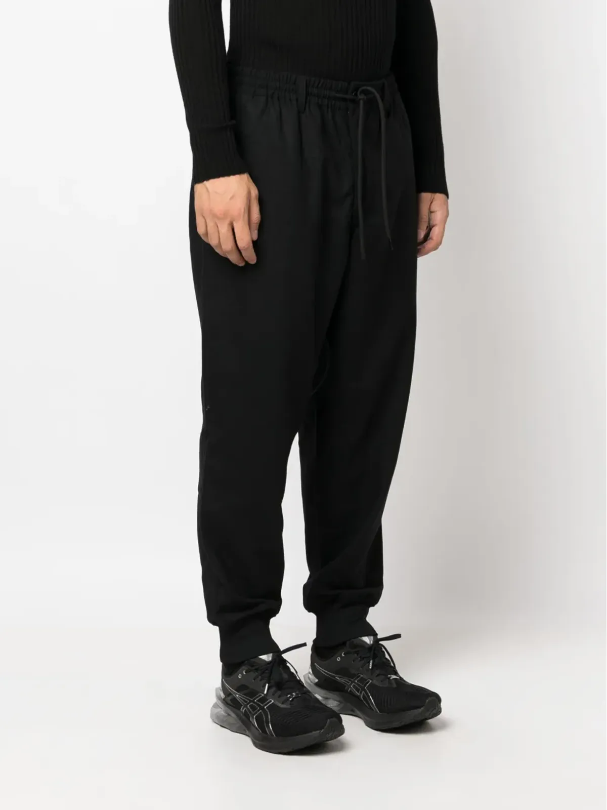 Y-3 ドローコード付きウエストのテーパードパンツ - 画像3