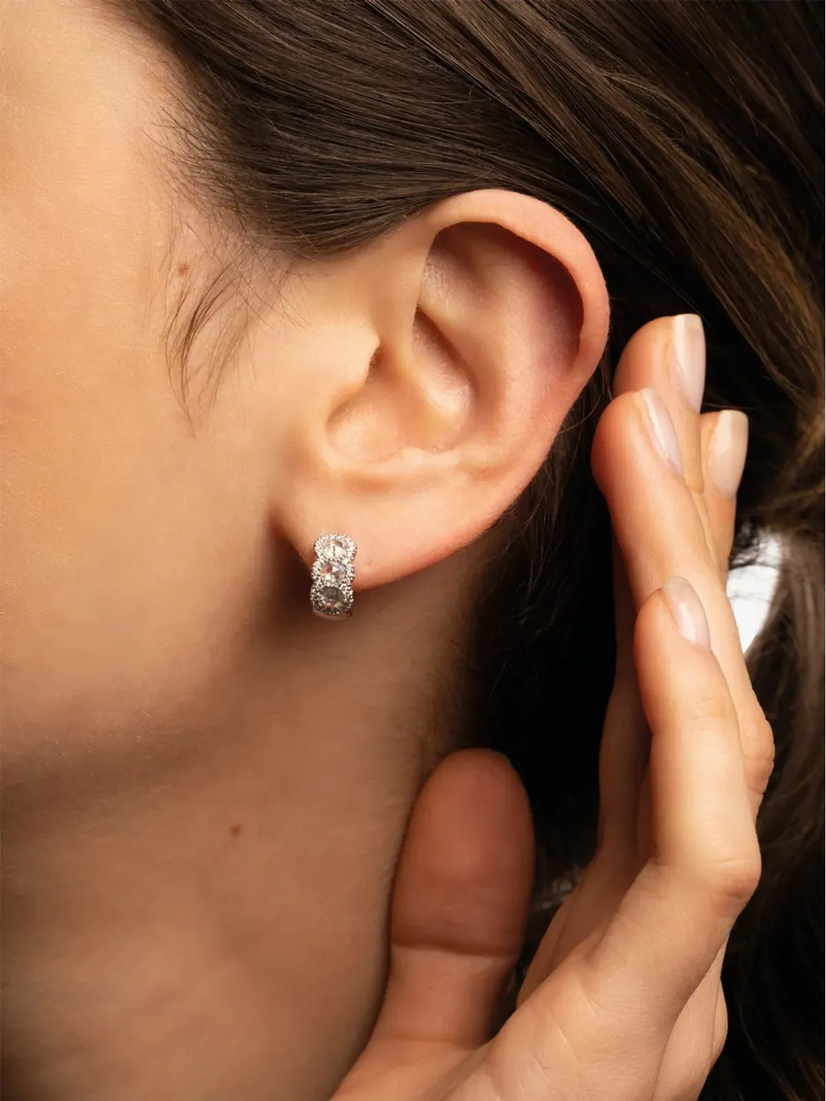 David Morris 18Kホワイトゴールド ダイヤモンド ミニフープ ピアス（片耳用） - 画像3