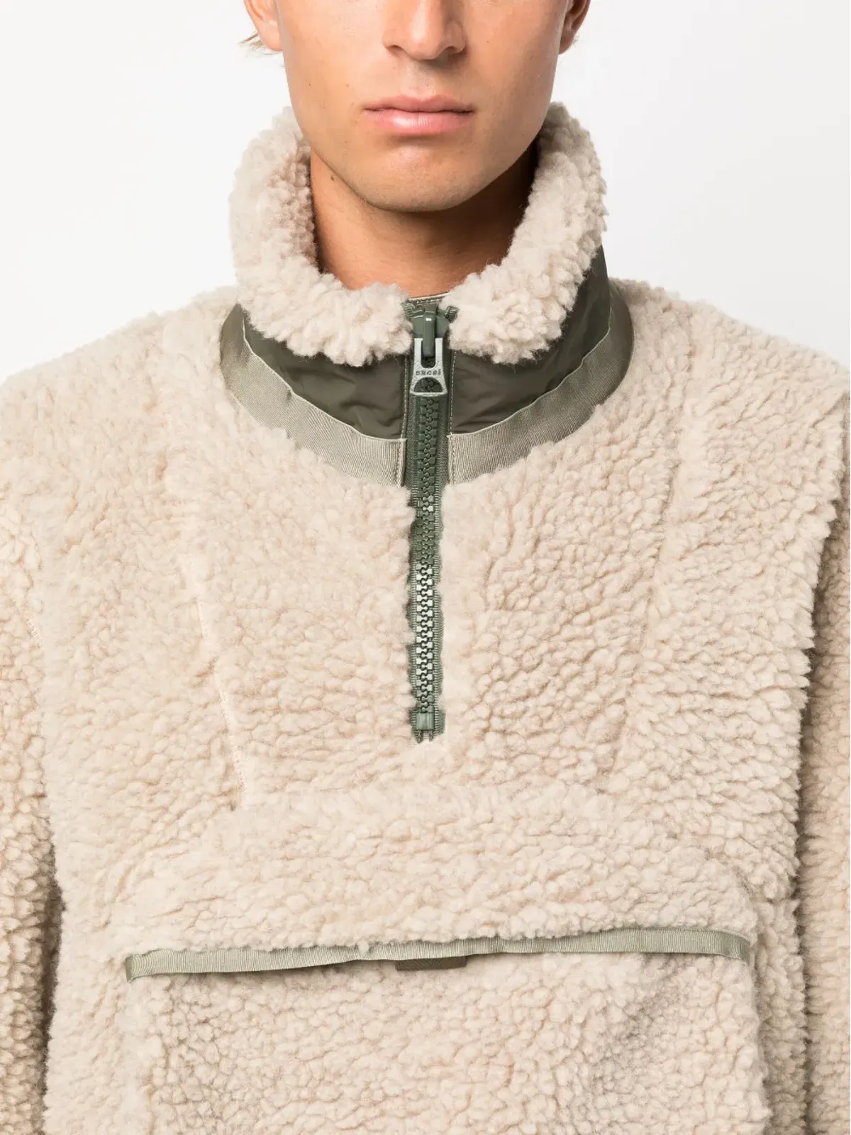 sacai ベージュのフェイクシアリング ジップポケット スウェットシャツ - 画像5