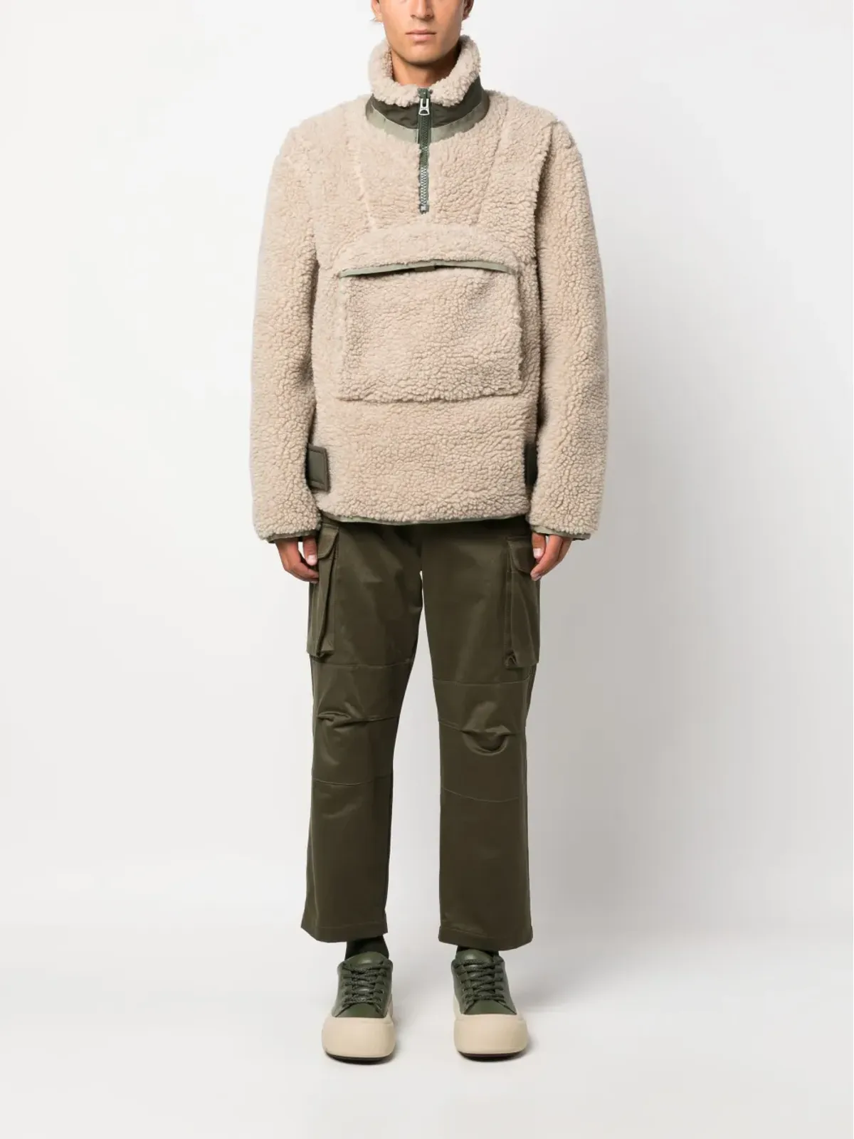 sacai ベージュのフェイクシアリング ジップポケット スウェットシャツ - 画像2