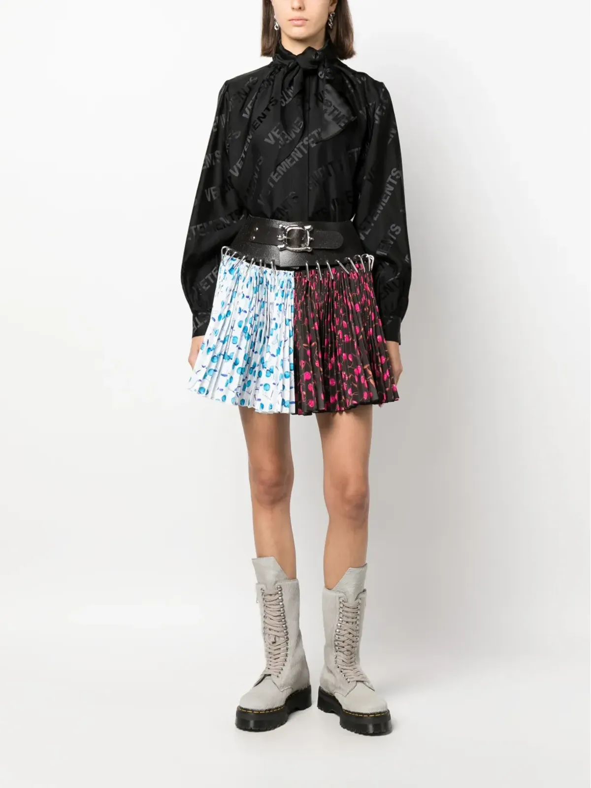 VETEMENTS ロゴジャカード ボタンアップシャツ - 画像2