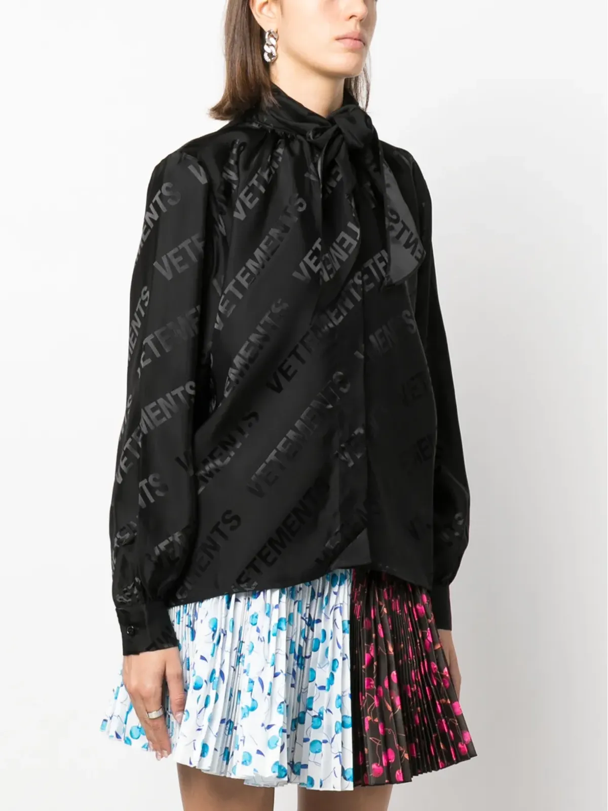 VETEMENTS ロゴジャカード ボタンアップシャツ - 画像3