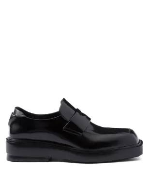 Prada トライアングルパッチ レザー ローファー - ブラック - サムネイル1