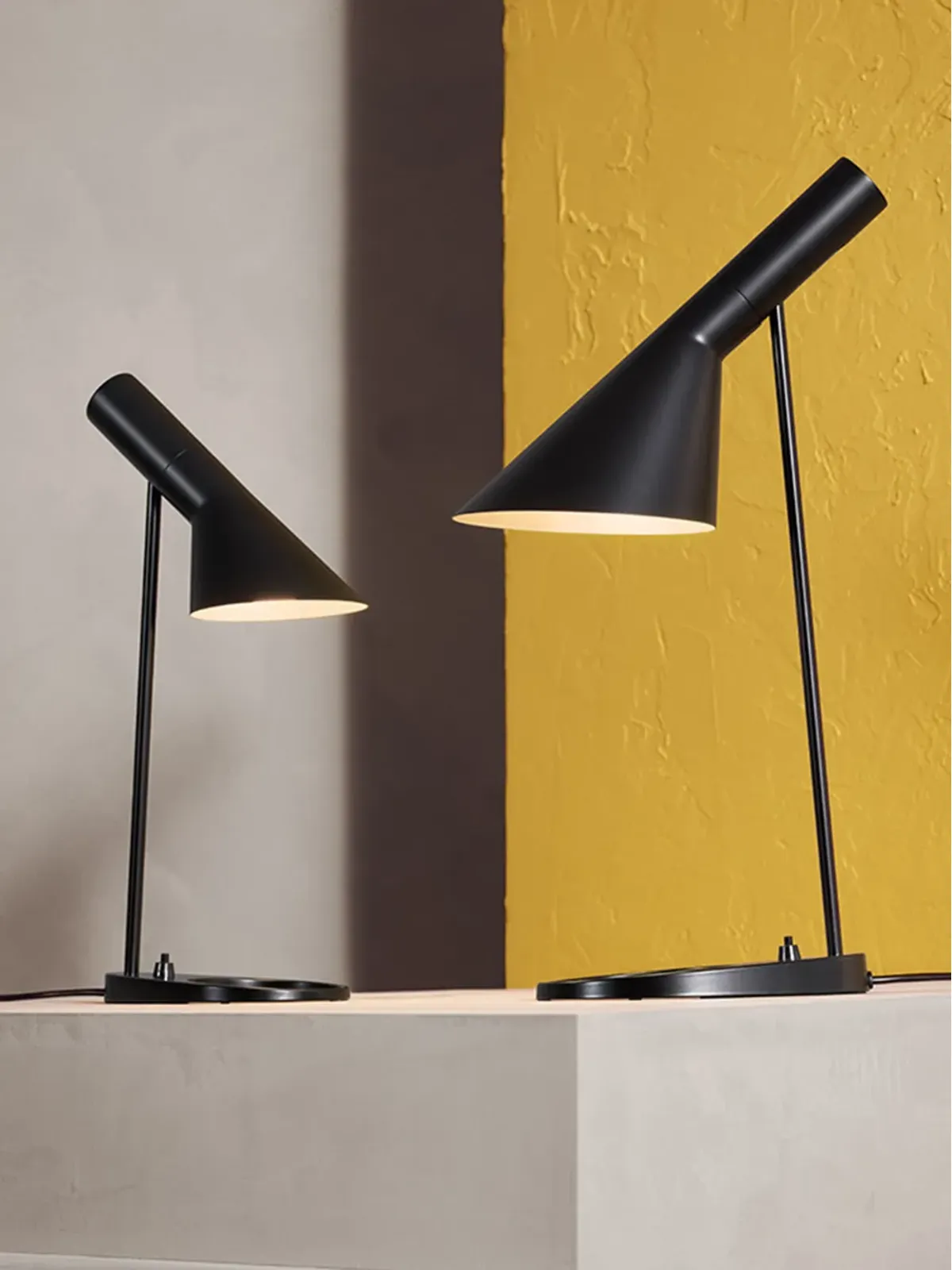 Louis Poulsen AJ Mini 鋼製テーブルランプ - 画像3