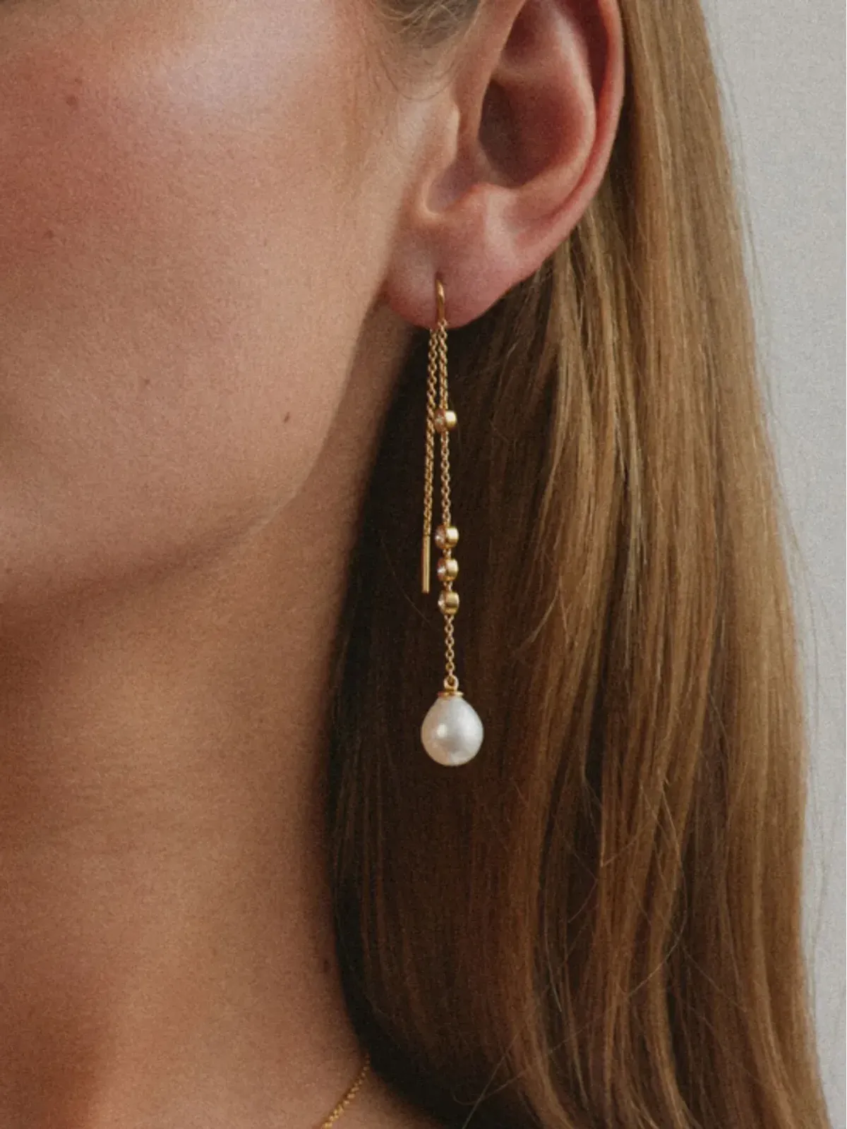 AUTORE MODA Portia クリスタル装飾パールドロップピアス - ゴールド - 画像3