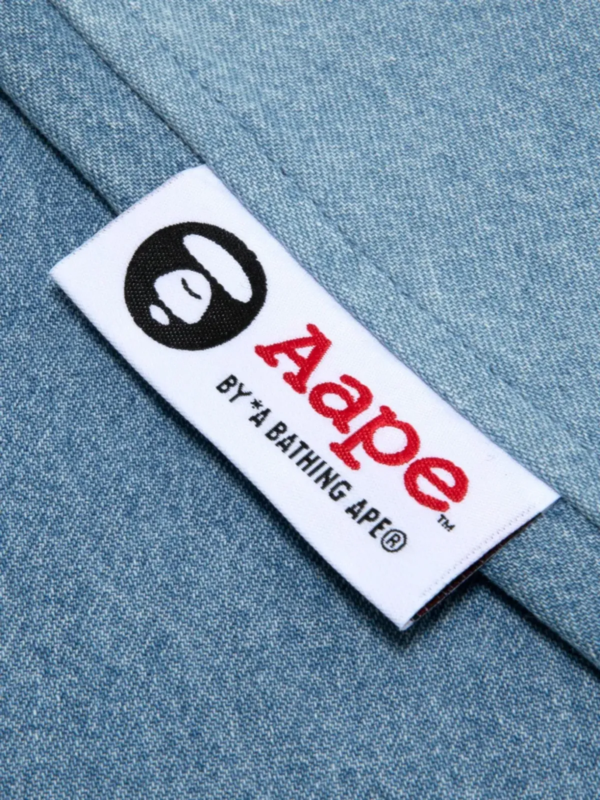 A BATHING APE® ロゴアップリケ デニムシャツ - 画像3