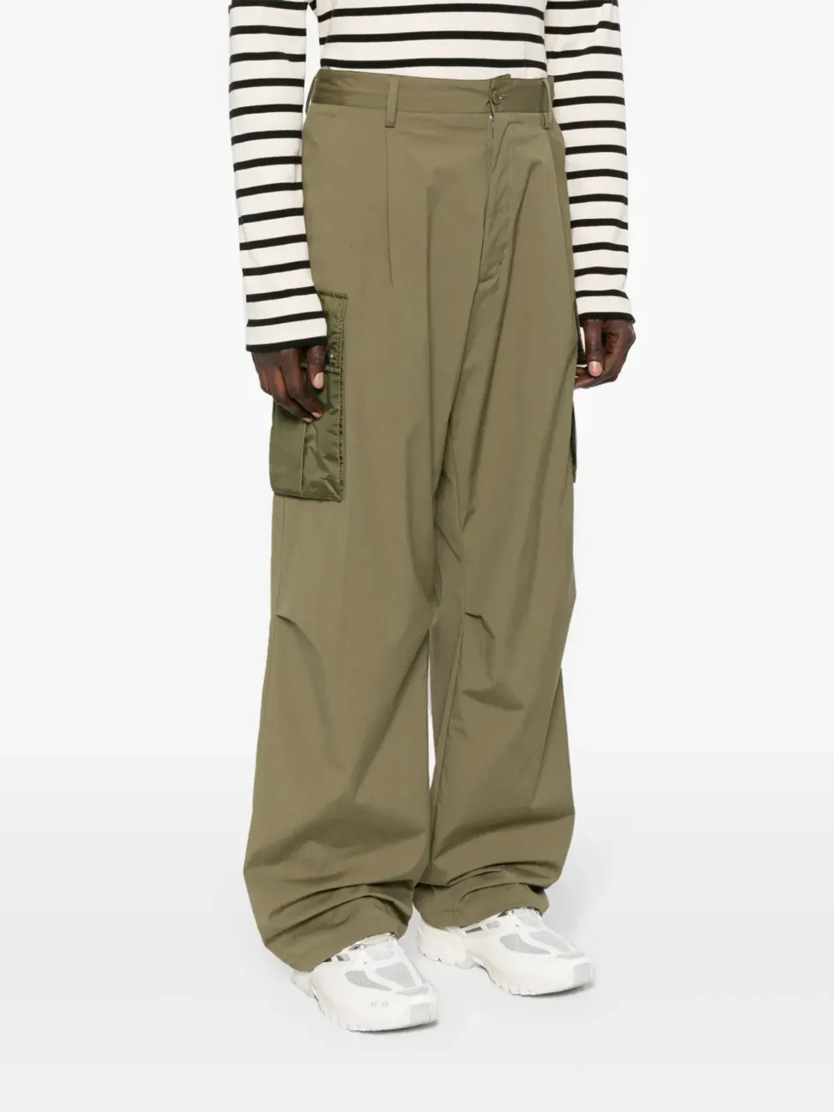 Moncler アップリケロゴ カーゴパンツ - グリーン - 画像3