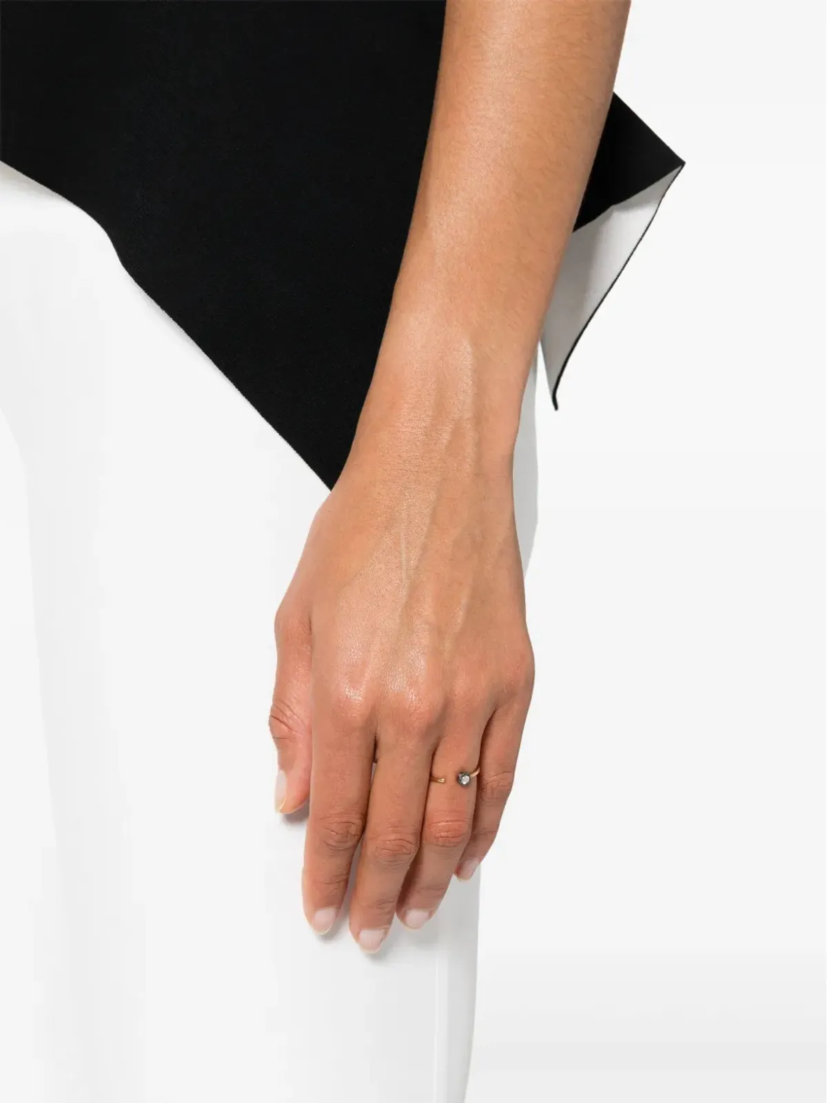 LEANDRA 18K イエローゴールド ミッドナイトS ダイヤモンドリング - 画像2