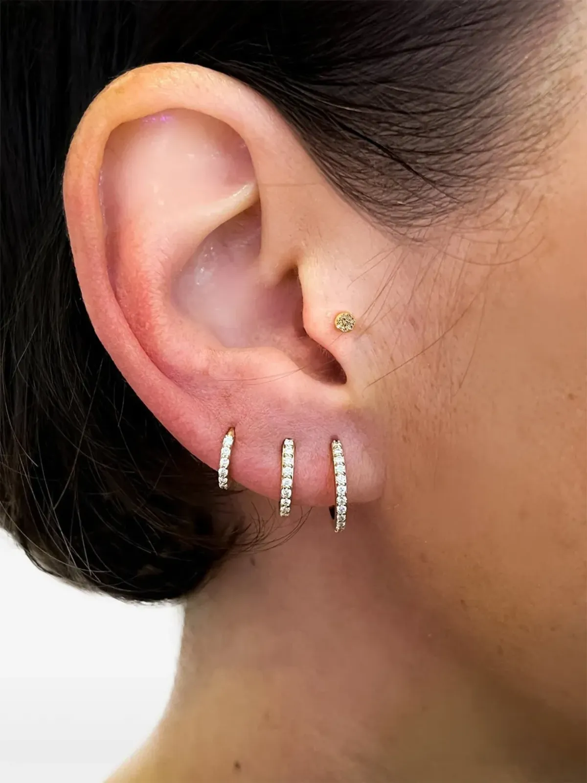 Lark & Berry 14Kホワイトゴールド モダニスト・フープピアス - 画像3