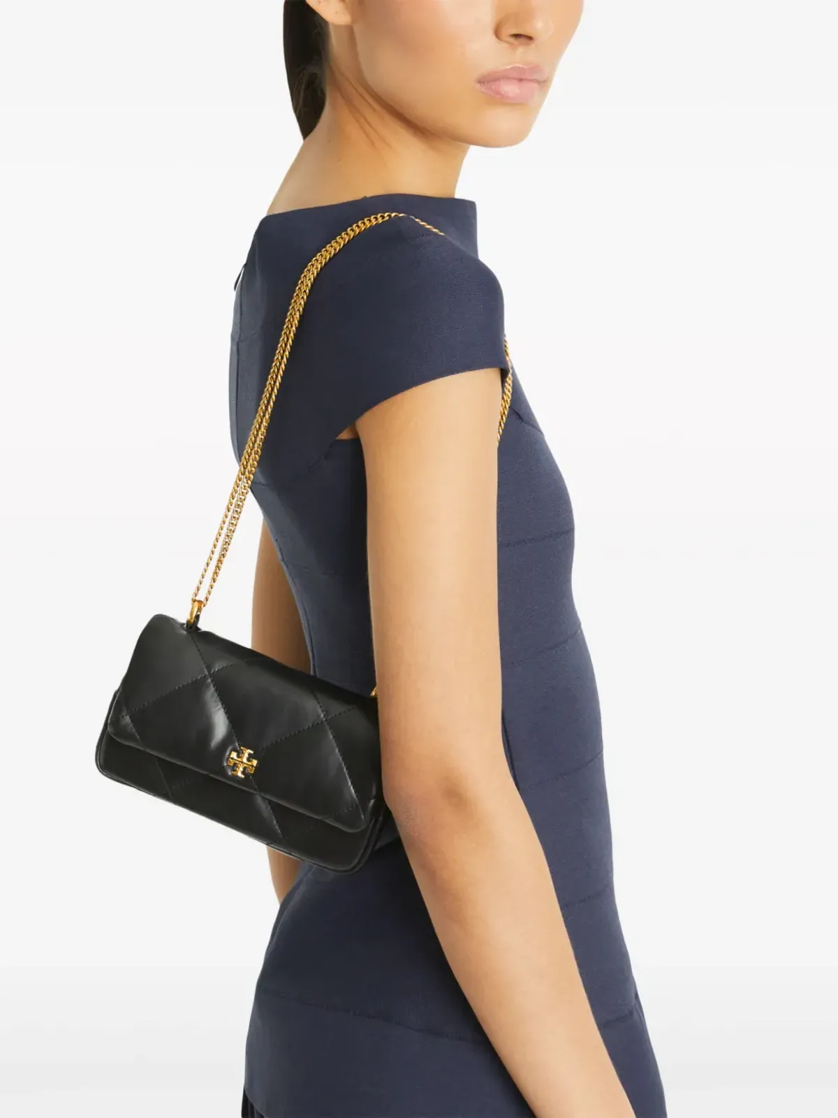 Tory Burch ミニ キラ ダイヤモンドキルティング フラップバッグ ブラック - 画像2