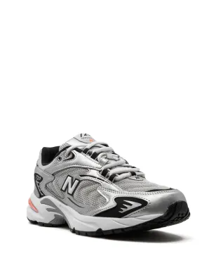 New Balance 725V1 メタリックシルバー スニーカー - サムネイル2