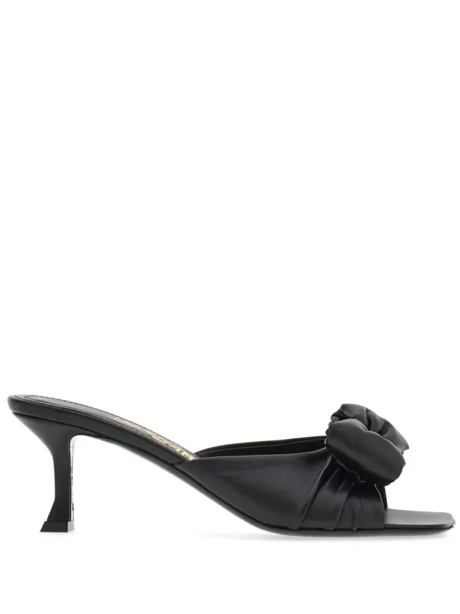 FERRAGAMO Ferragamo パッド入りヴァラ サンダル - ブラックの商品画像
