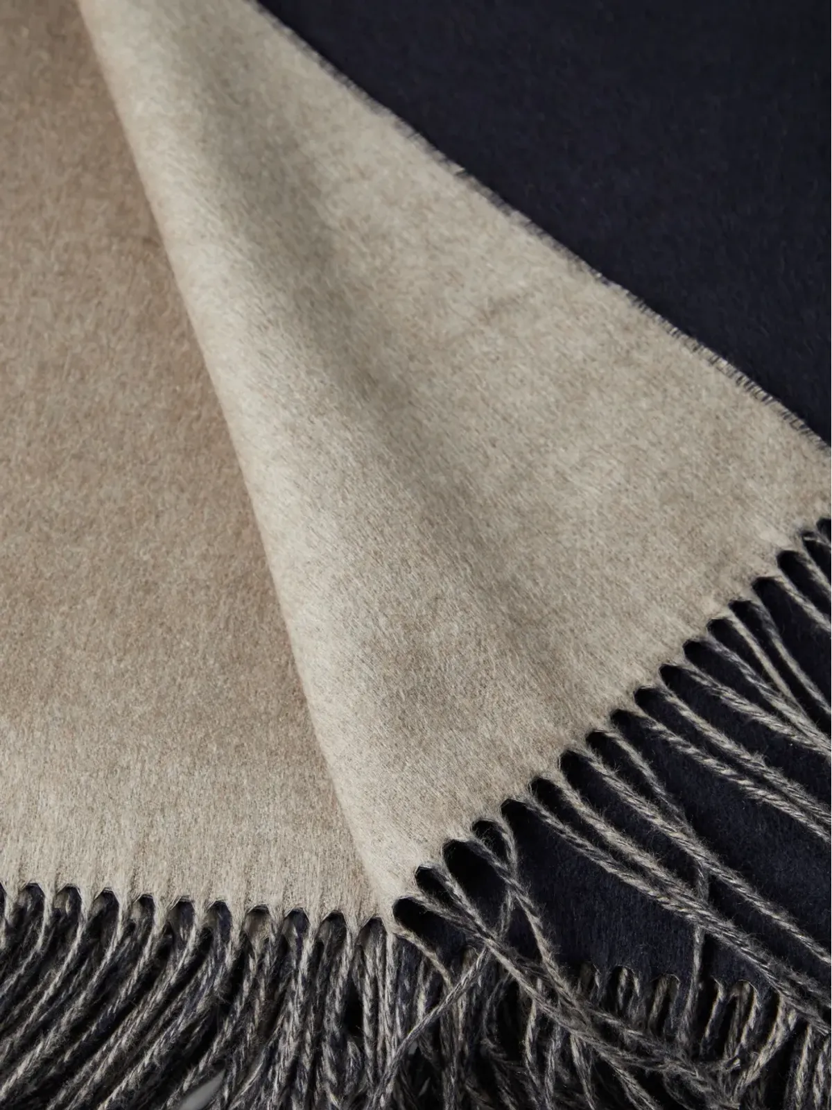 Brunello Cucinelli フリンジ付きシルクブランケット - 画像4