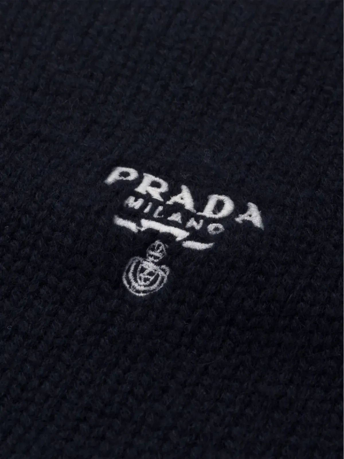 Prada ロゴ刺繍カシミアスカーフ ブラック - 画像2