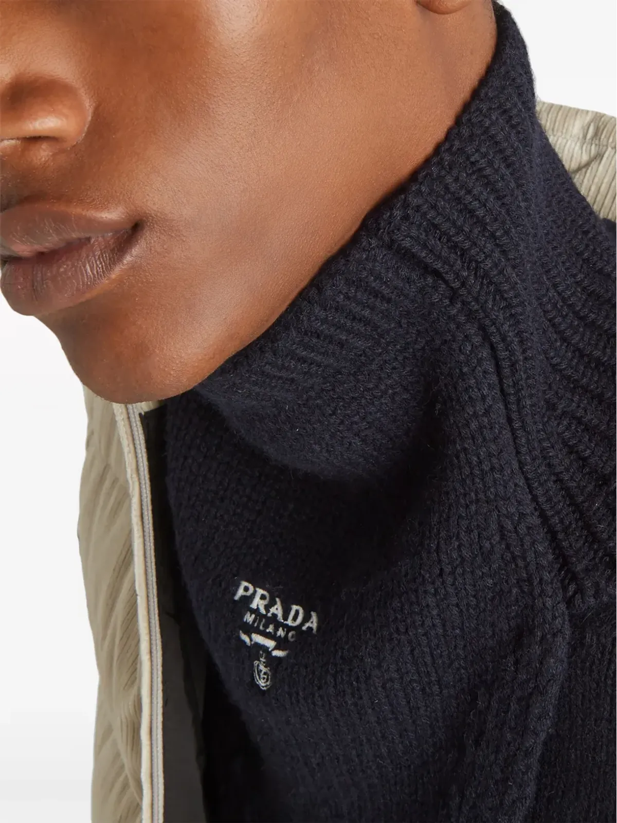 Prada ロゴ刺繍カシミアスカーフ ブラック - 画像3