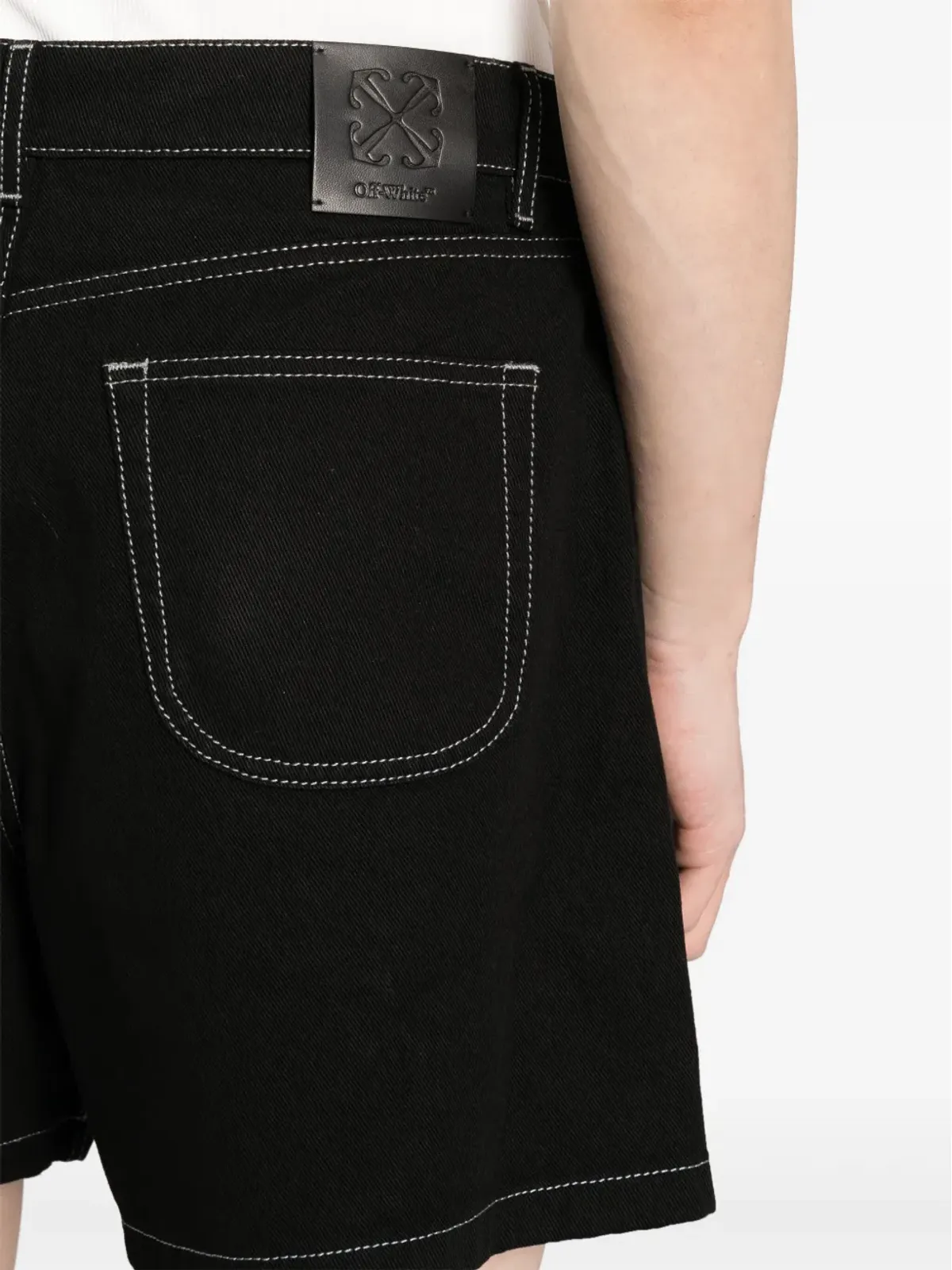 Off-White ロゴアップリケ デニムショーツ ブラック - 画像5