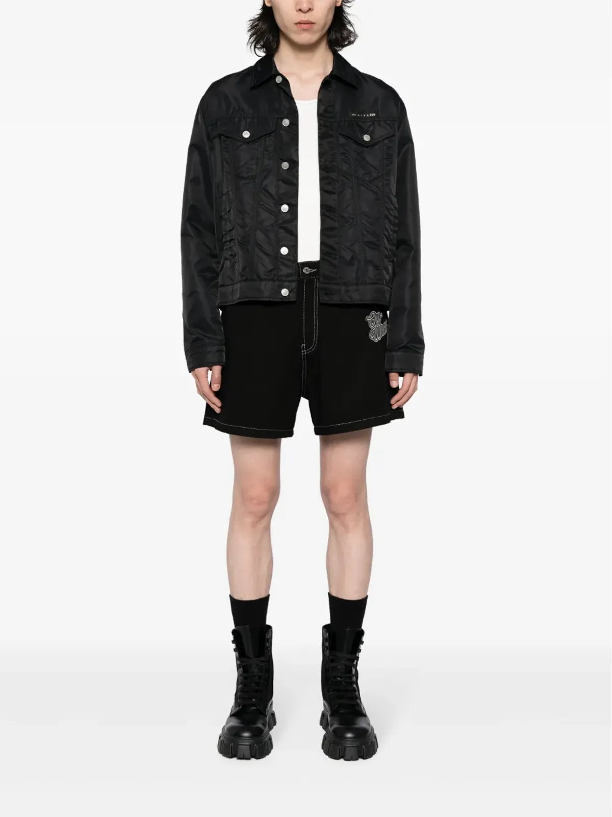 Off-White ロゴアップリケ デニムショーツ ブラック - 画像2