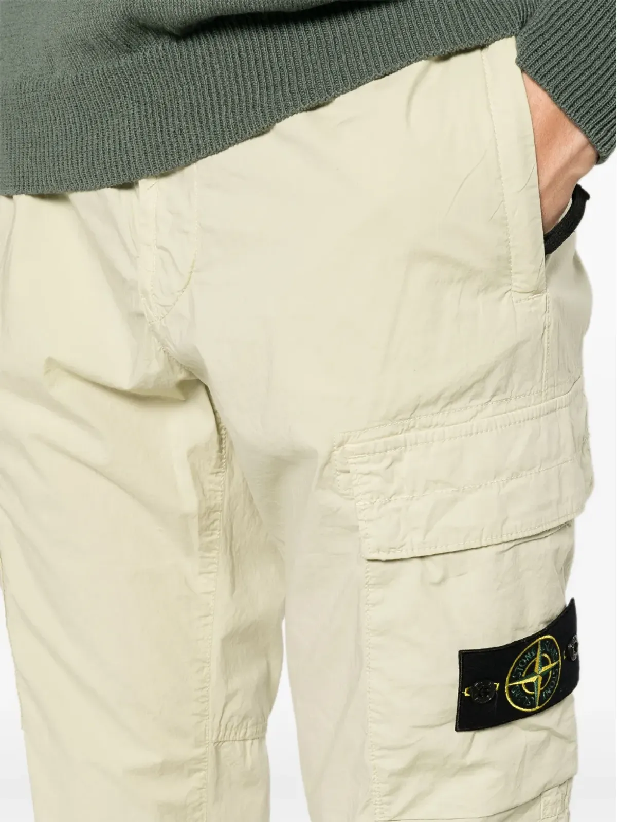 Stone Island Compassバッジ付きミッドライズ テーパードカーゴパンツ - グリーン - 画像5