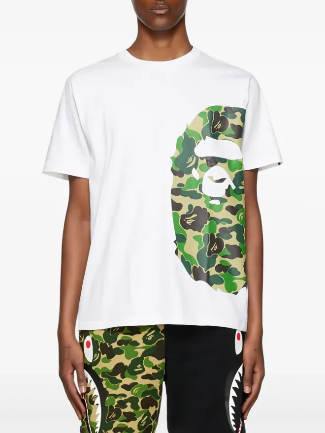 A BATHING APE® A BATHING APE サイドビッグエイプヘッド ABCカモ Tシャツの商品画像