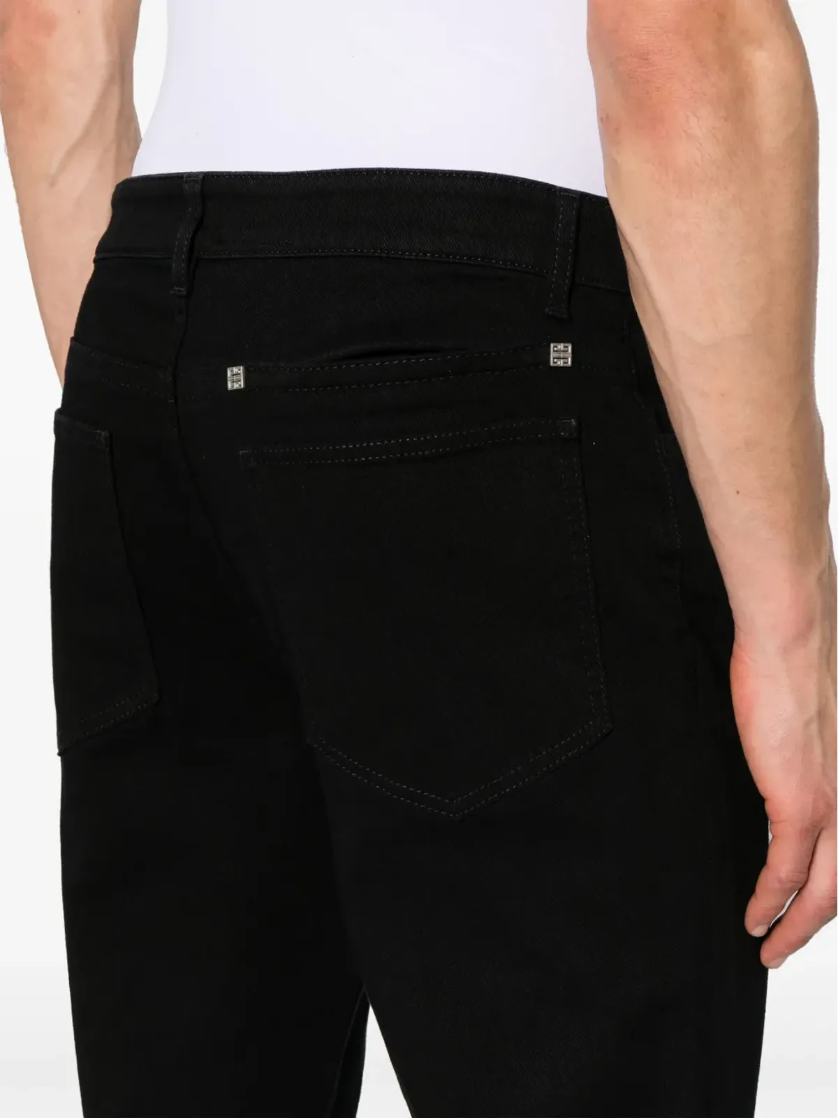 Givenchy ロゴプレート付きスリムカットジーンズ - ブラック - 画像5
