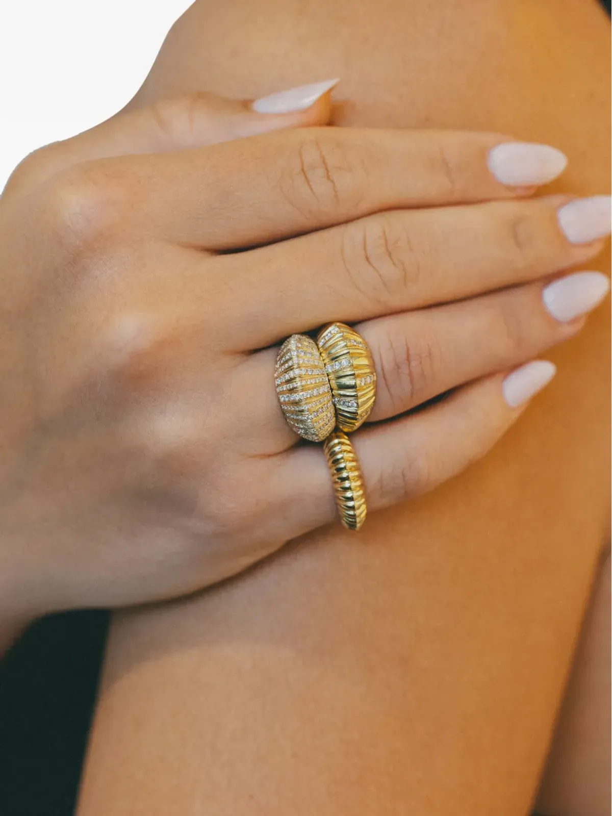 Lizzie Mandler Fine Jewelry 18K イエローゴールド XL フルーテッド クレスセント バンドリング - 画像2