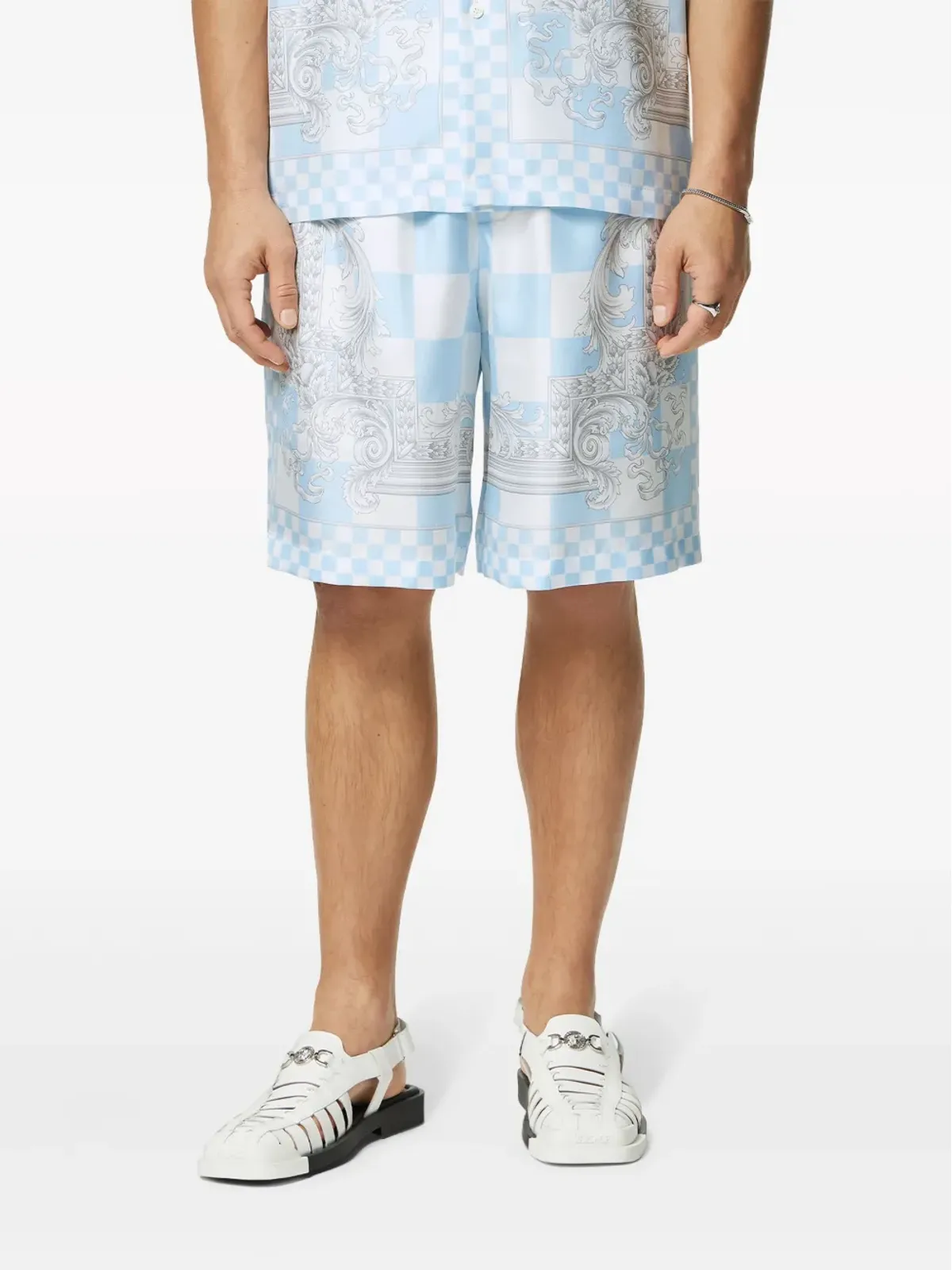 Versace メデューサ コントラスト シルク ショーツ - 画像3