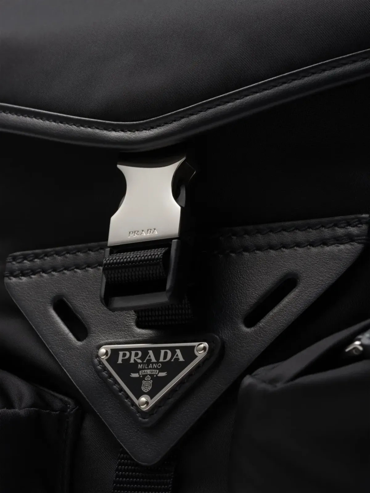 Prada トライアングルロゴ ショルダーバッグ - 画像4