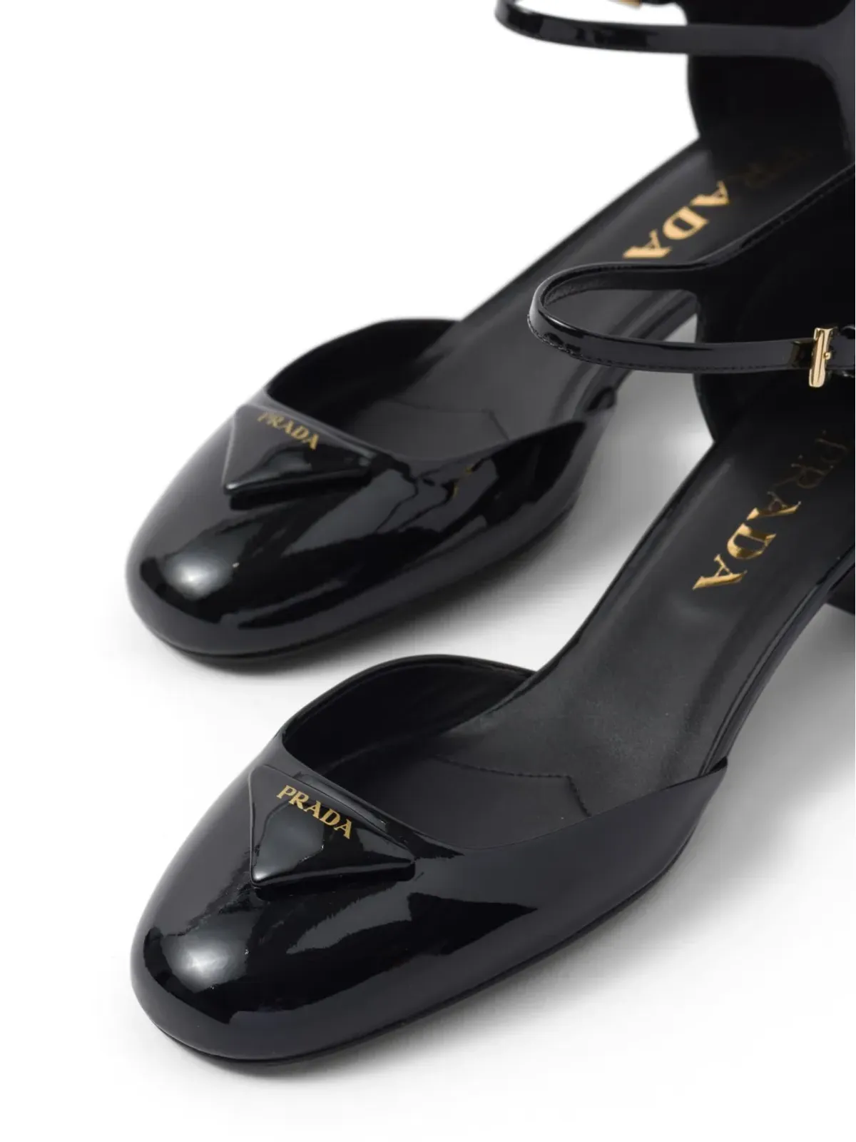 Prada ロゴプレートパンプス - ブラック - 画像5