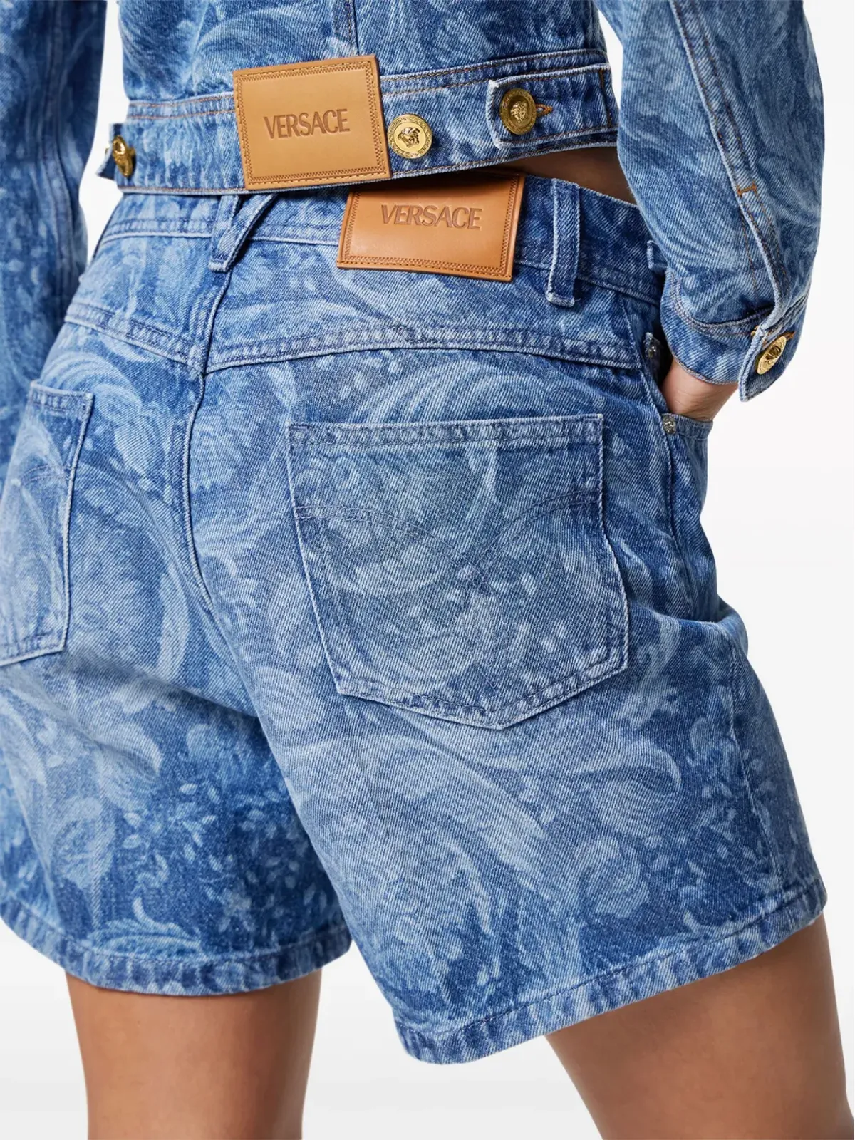 Versace ロゴパッチ コットン ショーツ - ブルー - 画像4