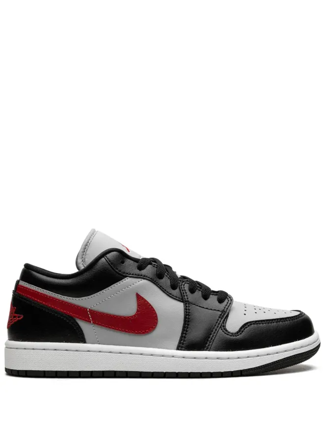 Jordan Jordan エア ジョーダン 1 ロー「ブラック/グレー/レッド」スニーカーの商品画像