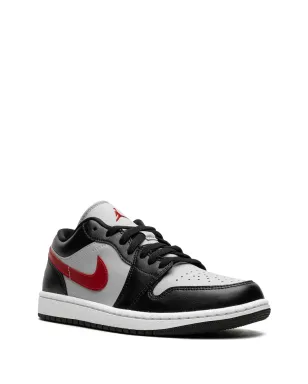 Jordan エア ジョーダン 1 ロー「ブラック/グレー/レッド」スニーカー - サムネイル2