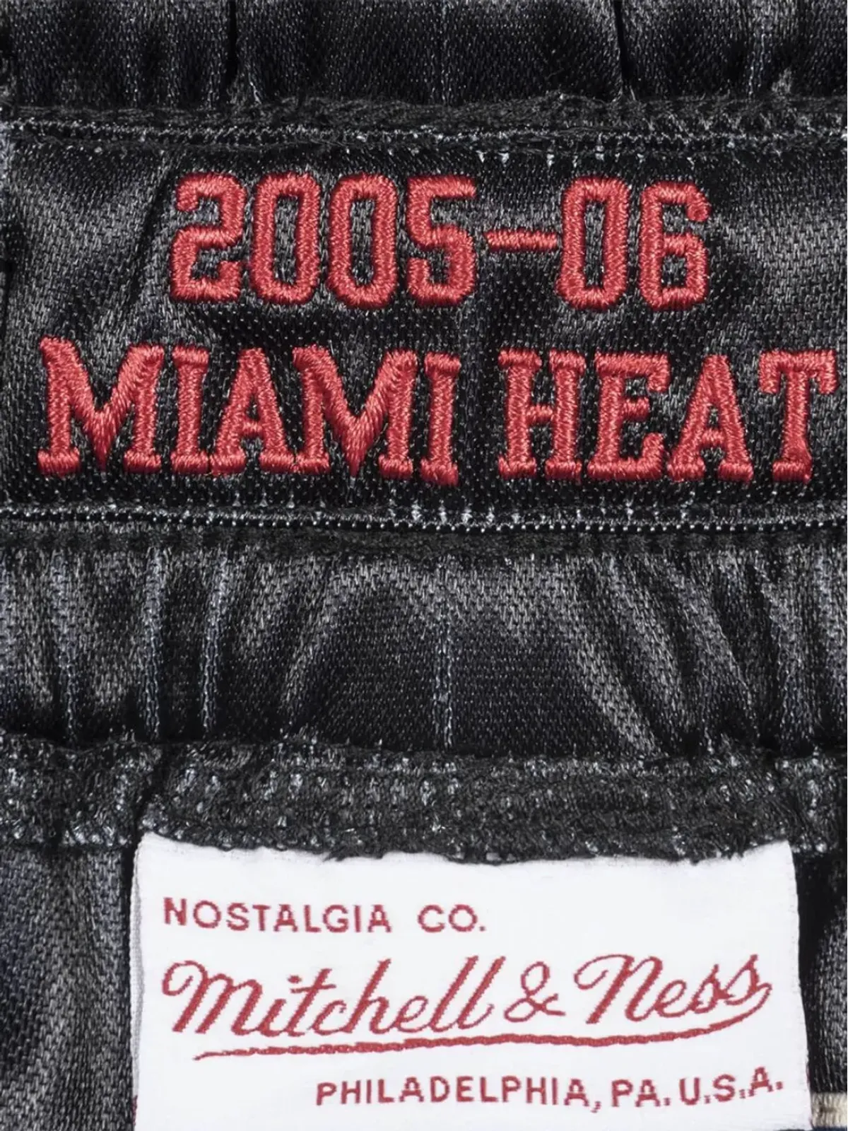 Mitchell & Ness NBA Miami Heat 05-06 バスケットボールショーツ ブラック - 画像3