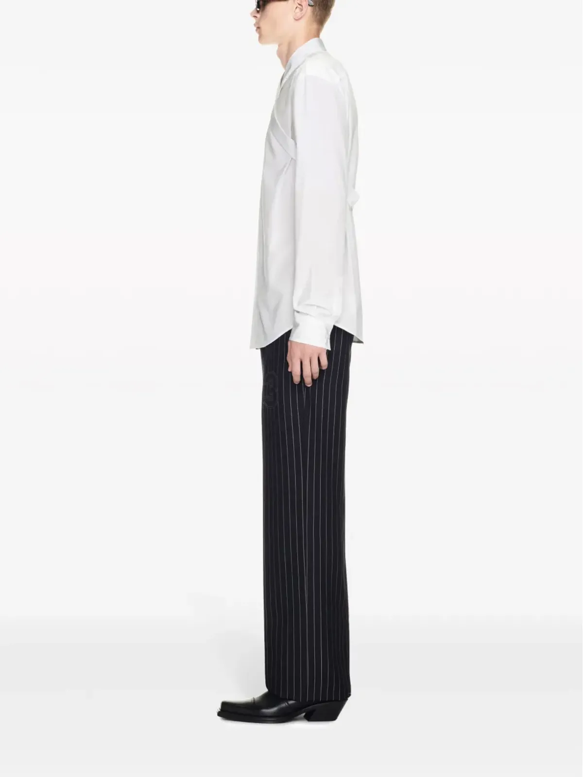 Off-White ナンバープリント ピンストライプのスリムカットパンツ ブラック - 画像3