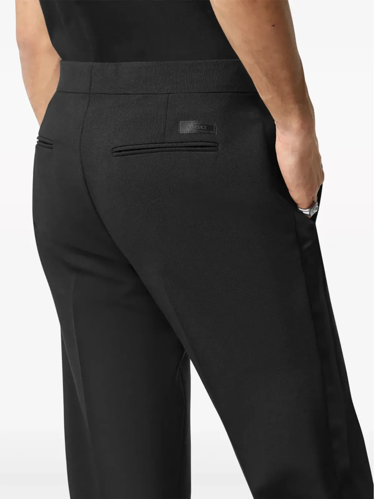 Versace ロゴアップリケ テーパード チノパンツ - ブラック - 画像4