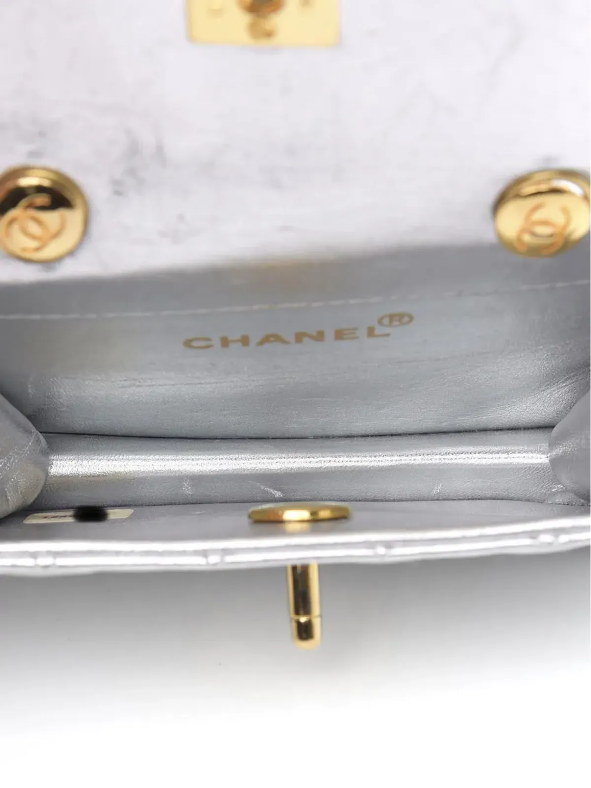 CHANEL ビンテージ 1990年代 クラシック フラップ ミニ ショルダーバッグ - シルバー - 画像4