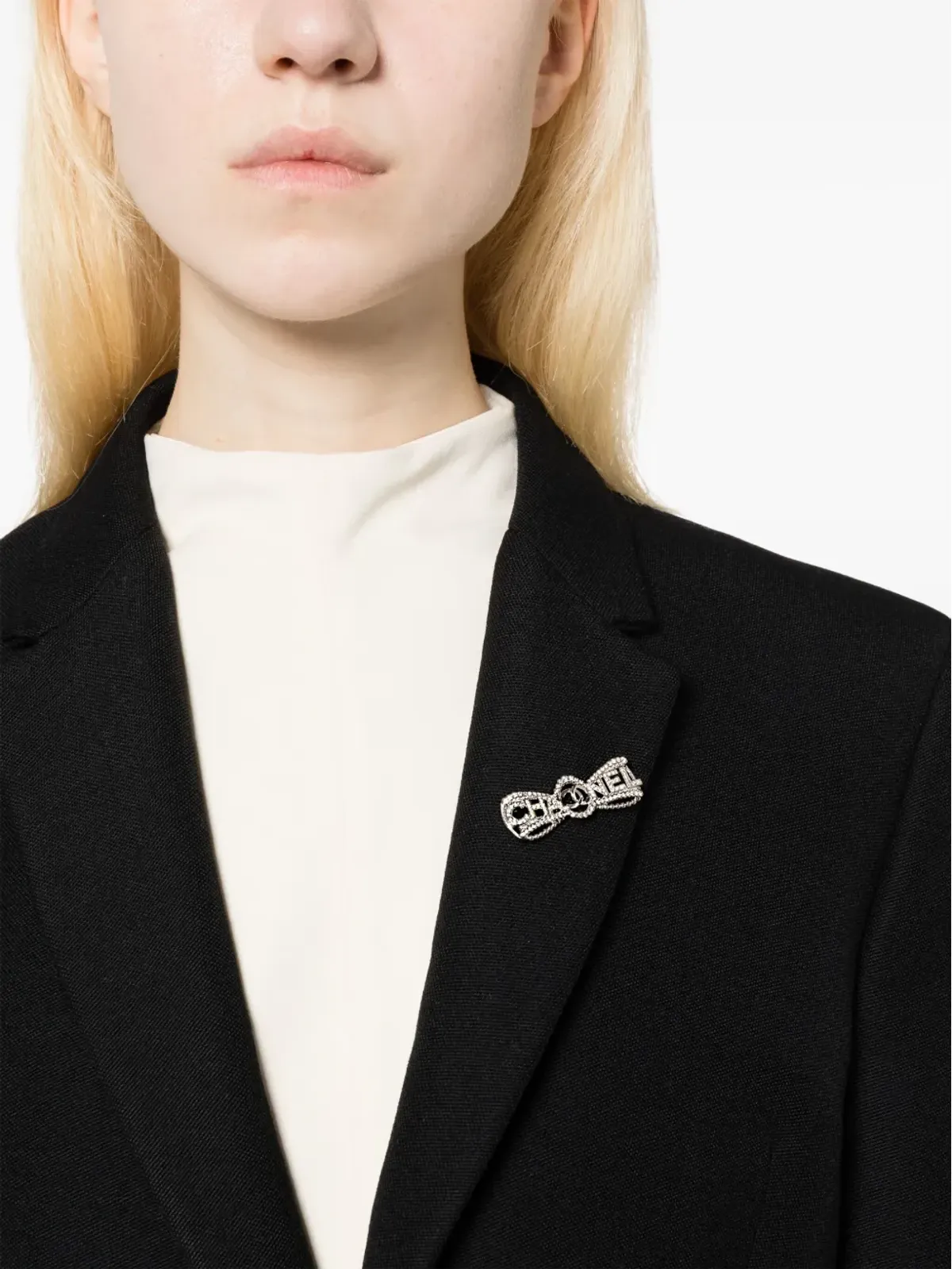 CHANEL ビンテージ 2000年代 CCロゴ入りラインストーン付きリボンブローチ - シルバー - 画像2