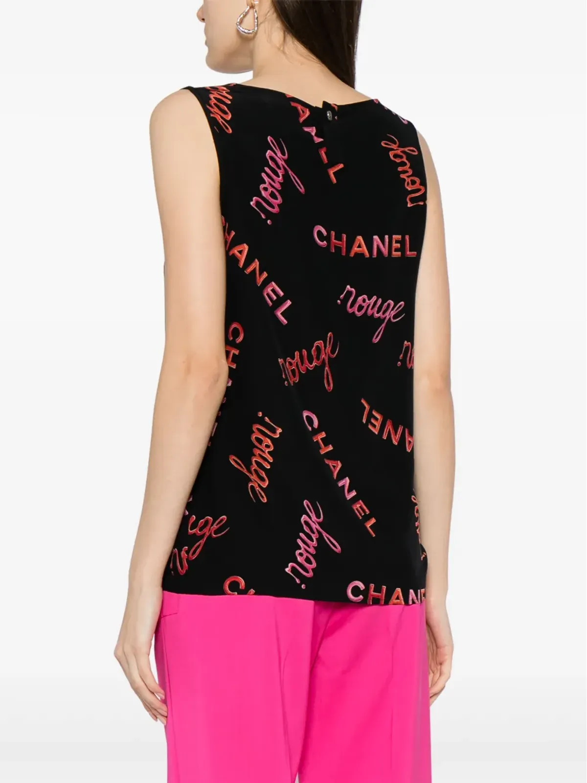 CHANEL ビンテージ 1996 ロゴプリント入りシルクトップ ブラック - 画像4