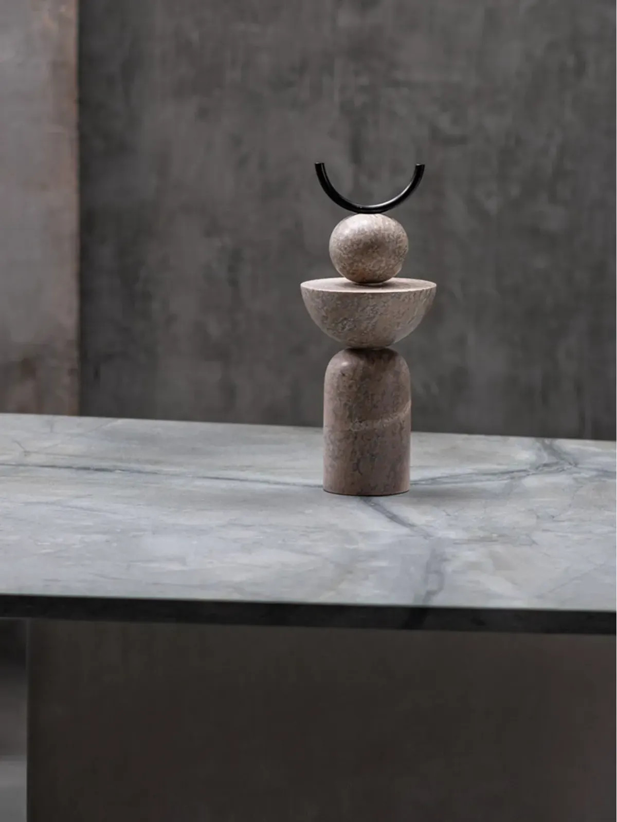 Gardeco Constantin Totem 1 石の彫刻 - 画像3