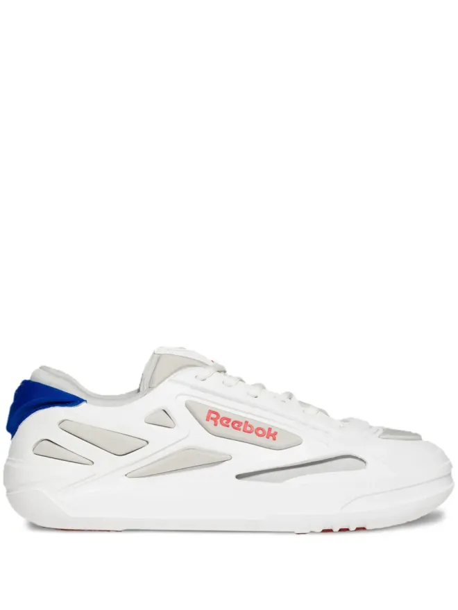 Reebok Reebok LTD クラブC ロゴパッチスニーカーの商品画像