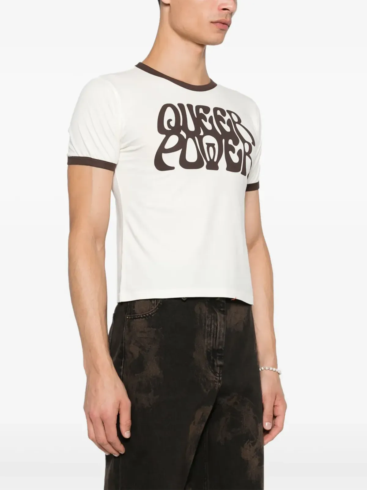 Ludovic de Saint Sernin Queer Power Tシャツ（ニュートラルカラー） - 画像4