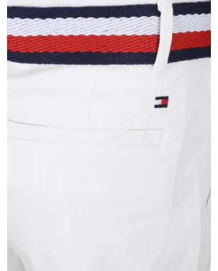 Tommy Hilfiger Junior ベルト付きチノショーツ（ホワイト） - サムネイル3